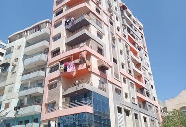 شقة سكنية بشارع عبدالسلام عارف الرئيسي اعلى محل اشطة لاند